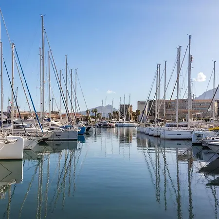 Pirtusu Del Porto, * Palermo